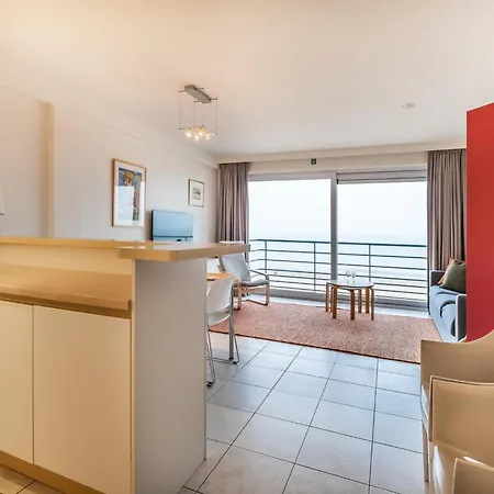 Les Petrels 401 In With Balcony Koksijde
